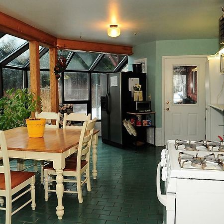 Cranky Crow Bed & Breakfast Kodiak Exterior photo